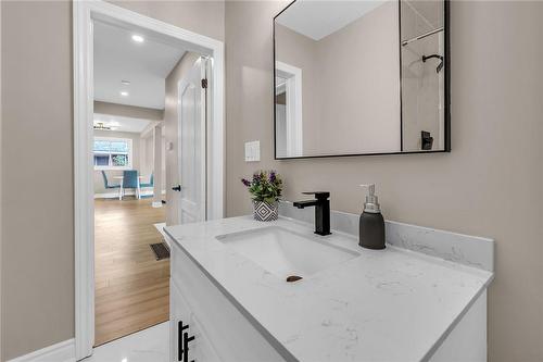 32 Miami Drive, Hamilton, ON - Indoor Photo Showing Bathroom