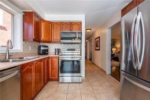 5740 Stibbard Road, Mississauga, ON - Indoor Photo Showing Kitchen With Double Sink