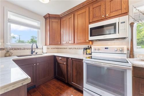 57 West 4Th Street, Hamilton, ON - Indoor Photo Showing Kitchen