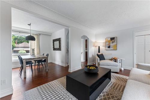 57 West 4Th Street, Hamilton, ON - Indoor Photo Showing Living Room