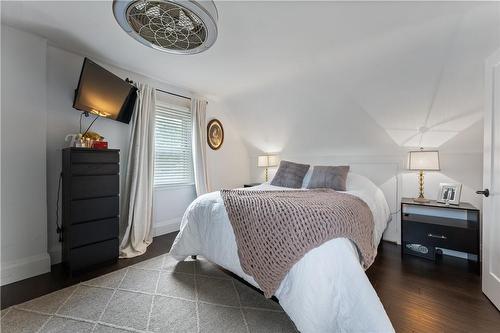 57 West 4Th Street, Hamilton, ON - Indoor Photo Showing Bedroom