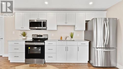 3 - 670 Bishopsgate Road, Brant (Paris), ON - Indoor Photo Showing Kitchen With Upgraded Kitchen