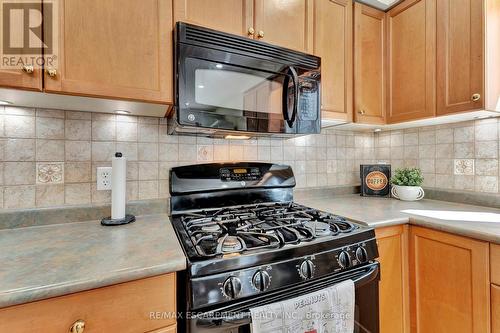 30 Meadowpoint Drive, Hamilton, ON - Indoor Photo Showing Kitchen