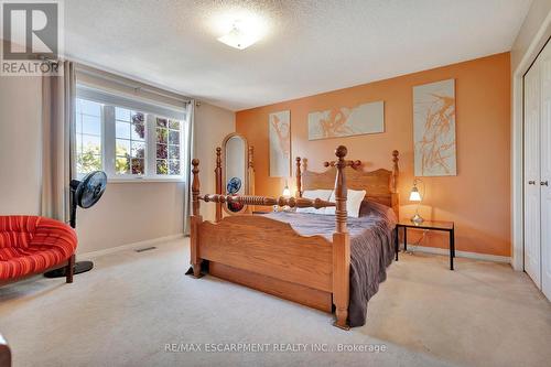 30 Meadowpoint Drive, Hamilton, ON - Indoor Photo Showing Bedroom