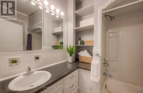 51 Crombie Street, Cambridge, ON - Indoor Photo Showing Bathroom