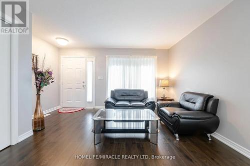 228 Lea Crescent, Welland, ON - Indoor Photo Showing Living Room