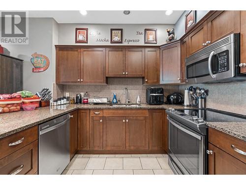 3833 Brown Road Unit# 1311, West Kelowna, BC - Indoor Photo Showing Kitchen