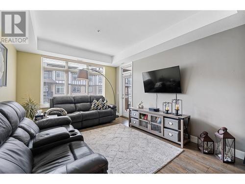 3833 Brown Road Unit# 1311, West Kelowna, BC - Indoor Photo Showing Living Room