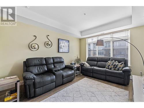 3833 Brown Road Unit# 1311, West Kelowna, BC - Indoor Photo Showing Living Room