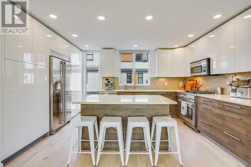 1515 Highland Drive N Unit# 21, Kelowna, BC - Indoor Photo Showing Kitchen With Upgraded Kitchen