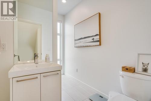 1515 Highland Drive N Unit# 21, Kelowna, BC - Indoor Photo Showing Bathroom