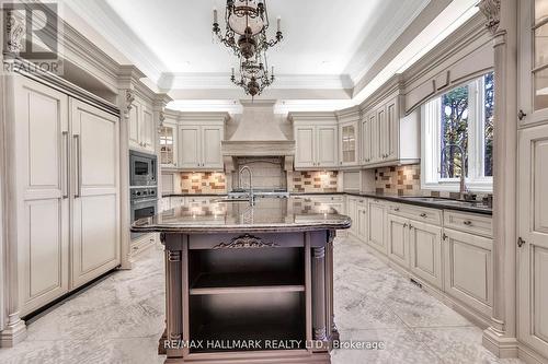 9 Post Road, Toronto (Bridle Path-Sunnybrook-York Mills), ON - Indoor Photo Showing Kitchen With Upgraded Kitchen