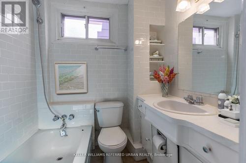 Upper - 577 Dufferin Street, Toronto, ON - Indoor Photo Showing Bathroom