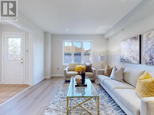 39 The Barley Lea Street, Markham (Cornell), ON - Indoor Photo Showing Living Room