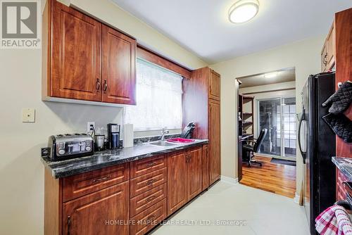 462 Haines Street, New Tecumseth, ON - Indoor Photo Showing Kitchen With Double Sink