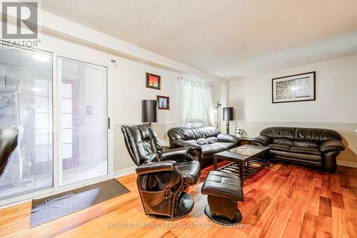 462 Haines Street, New Tecumseth, ON - Indoor Photo Showing Living Room