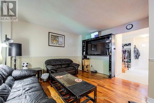 462 Haines Street, New Tecumseth, ON - Indoor Photo Showing Living Room