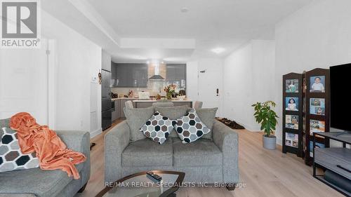 421A - 11782 Ninth Line, Whitchurch-Stouffville (Stouffville), ON - Indoor Photo Showing Living Room