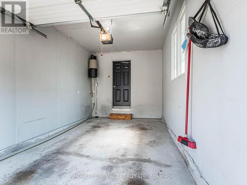 -21 - 2435 Woodward Avenue, Burlington (Brant), ON - Indoor Photo Showing Garage