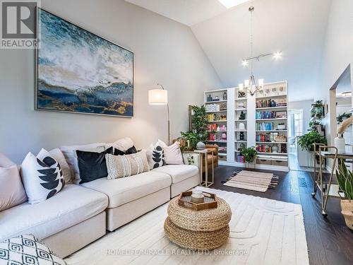 -21 - 2435 Woodward Avenue, Burlington, ON - Indoor Photo Showing Living Room