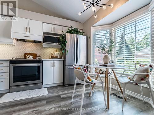 -21 - 2435 Woodward Avenue, Burlington, ON - Indoor Photo Showing Kitchen