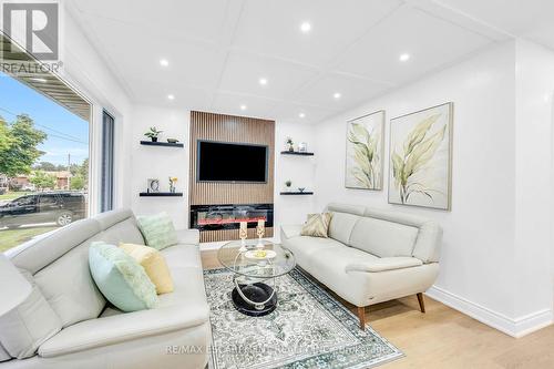 64 Viceroy Court, Hamilton (Hill Park), ON - Indoor Photo Showing Living Room