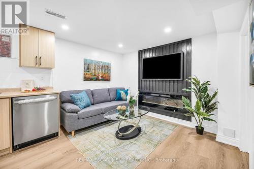 64 Viceroy Court, Hamilton (Hill Park), ON - Indoor Photo Showing Living Room