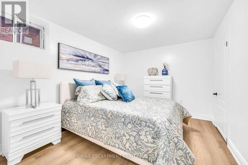 64 Viceroy Court, Hamilton (Hill Park), ON - Indoor Photo Showing Bedroom