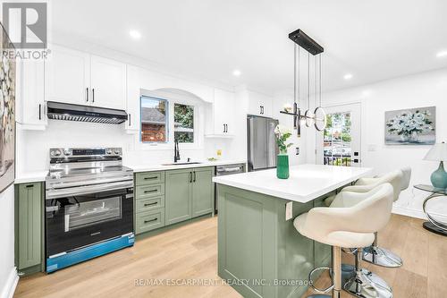 64 Viceroy Court, Hamilton (Hill Park), ON - Indoor Photo Showing Kitchen With Upgraded Kitchen