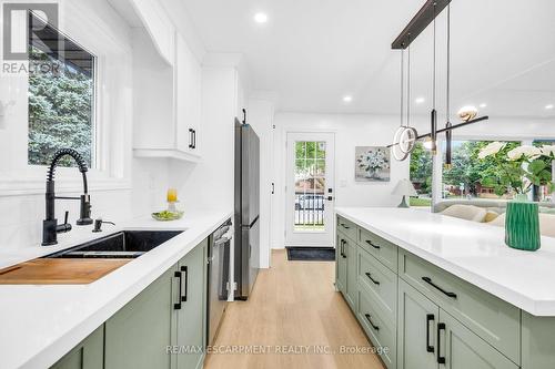 64 Viceroy Court, Hamilton (Hill Park), ON - Indoor Photo Showing Kitchen With Double Sink With Upgraded Kitchen