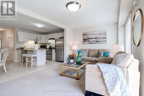 5812 Osprey Avenue, Niagara Falls, ON - Indoor Photo Showing Living Room