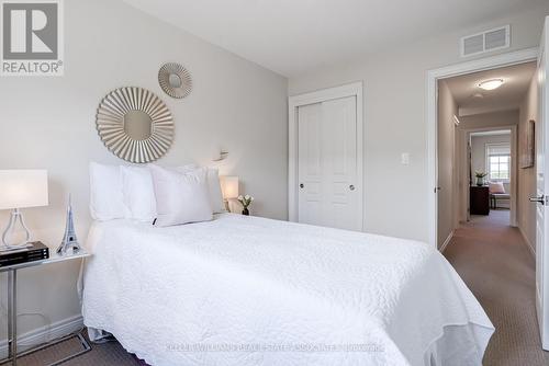 5812 Osprey Avenue, Niagara Falls, ON - Indoor Photo Showing Bedroom