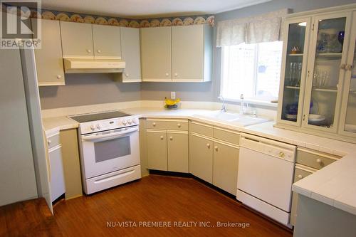 414 Shannon Boulevard, South Huron (Stephen Twp), ON - Indoor Photo Showing Kitchen