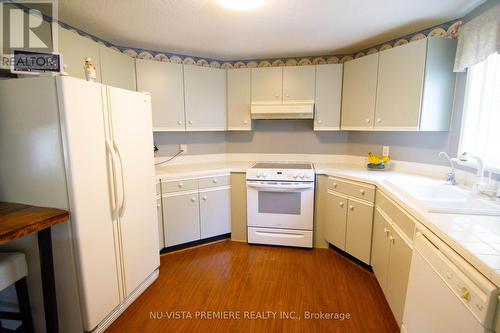 414 Shannon Boulevard, South Huron (Stephen Twp), ON - Indoor Photo Showing Kitchen