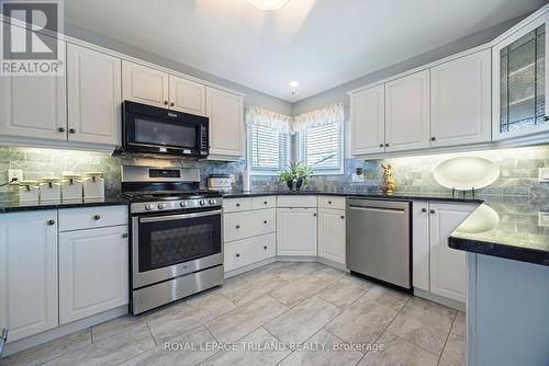 31 Vineden Drive, St. Thomas, ON - Indoor Photo Showing Kitchen