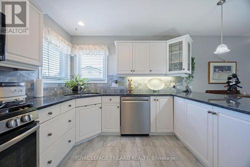 31 Vineden Drive, St. Thomas, ON - Indoor Photo Showing Kitchen