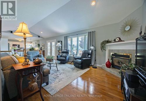 31 Vineden Drive, St. Thomas, ON - Indoor Photo Showing Living Room With Fireplace