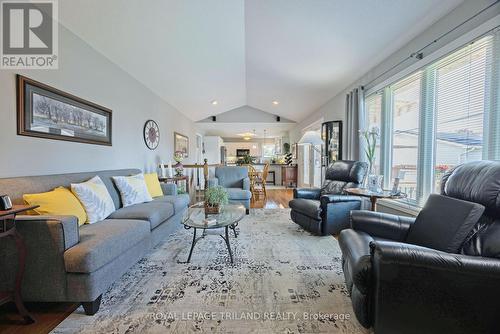 31 Vineden Drive, St. Thomas, ON - Indoor Photo Showing Living Room