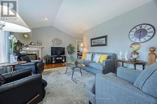 31 Vineden Drive, St. Thomas, ON - Indoor Photo Showing Living Room