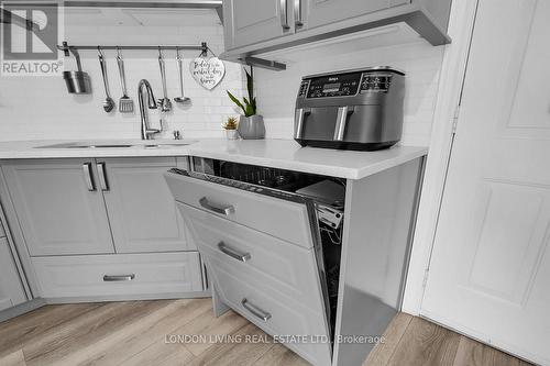 2 - 20 Kernohan Parkway, London, ON - Indoor Photo Showing Kitchen