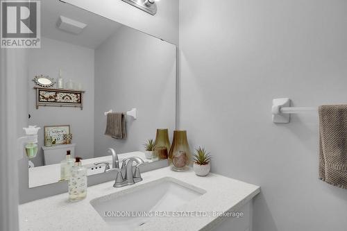 2 - 20 Kernohan Parkway, London, ON - Indoor Photo Showing Bathroom