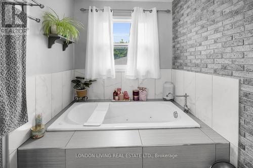 2 - 20 Kernohan Parkway, London, ON - Indoor Photo Showing Bathroom