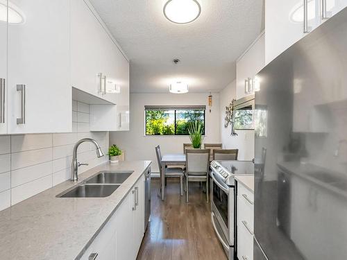 104-3277 Glasgow Ave, Saanich, BC - Indoor Photo Showing Kitchen With Double Sink