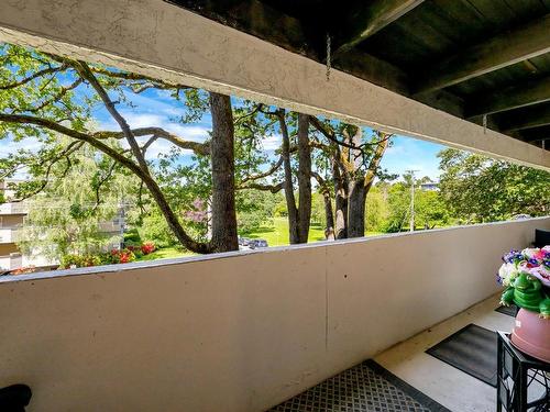 104-3277 Glasgow Ave, Saanich, BC - Outdoor