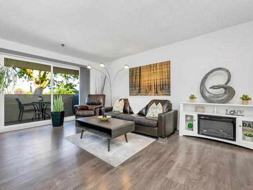 104-3277 Glasgow Ave, Saanich, BC - Indoor Photo Showing Living Room