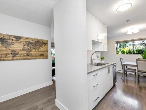 104-3277 Glasgow Ave, Saanich, BC - Indoor Photo Showing Kitchen With Double Sink