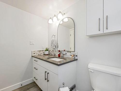 104-3277 Glasgow Ave, Saanich, BC - Indoor Photo Showing Bathroom