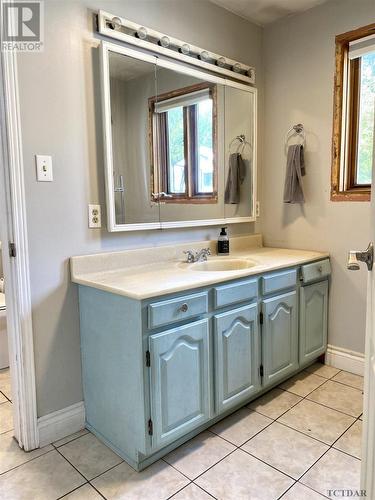 216 Wende Ave, Timmins, ON - Indoor Photo Showing Bathroom