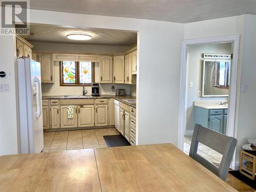 216 Wende Ave, Timmins, ON - Indoor Photo Showing Kitchen