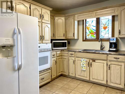 216 Wende Ave, Timmins, ON - Indoor Photo Showing Kitchen